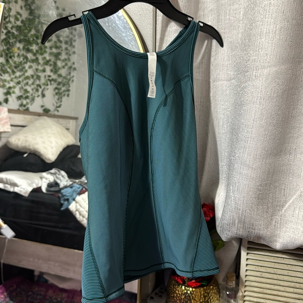 Lululemon tank top